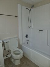 5162 NE 6th Ave in Oakland Park, FL - Building Photo - Building Photo