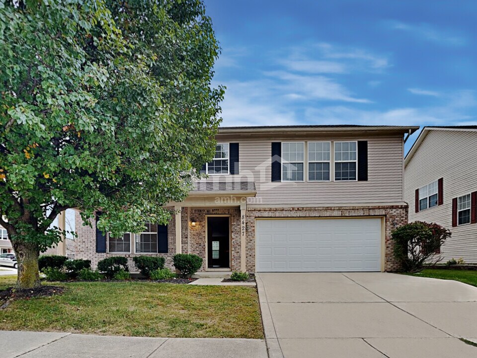 8427 Bluestem Ln in Plainfield, IN - Building Photo