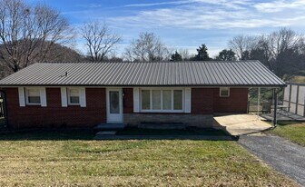 606 Pine Ridge Rd in Johnson City, TN - Building Photo