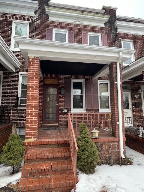 2737 Wilkens Ave in Baltimore, MD - Building Photo