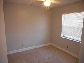 10346 NW 11th St, Unit 104 in Pembroke Pines, FL - Building Photo - Building Photo