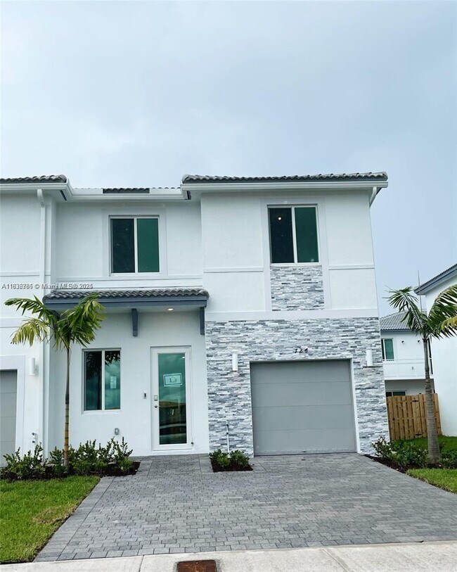property at 726 SE 13th Ct