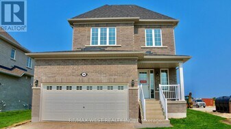 246 Mckenzie Dr in Clearview, ON - Building Photo