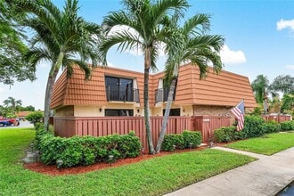 2906 Waterford Dr S in Deerfield Beach, FL - Building Photo - Building Photo