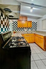 172 N Winton Ave, Unit 111 in La Puente, CA - Building Photo - Building Photo