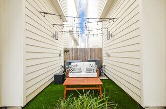 20 N Hutcheson St in Houston, TX - Building Photo - Building Photo
