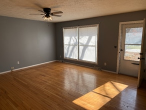 3017 E Hawkins St in Springfield, MO - Foto de edificio - Building Photo