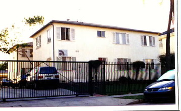 914 S Gramercy Dr in Los Angeles, CA - Building Photo - Building Photo