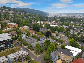 Nob Hill Apartments in Portland, OR - Building Photo - Building Photo