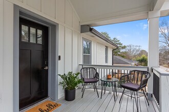 2792 Horse Shoe Dr in Atlanta, GA - Building Photo - Building Photo