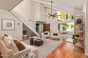 5730 N Scottsdale Rd in Paradise Valley, AZ - Building Photo