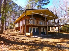 869 Emerald Shores Rd in Mount Gilead, NC - Building Photo