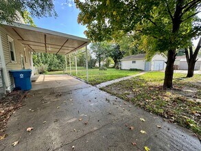 400 Charles St in Waterloo, IA - Building Photo - Building Photo