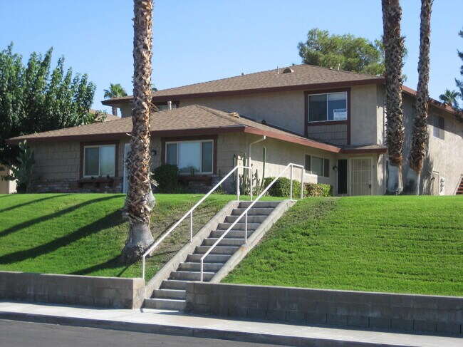 72673 Raven Rd, Unit #2 in Palm Desert, CA - Building Photo - Building Photo
