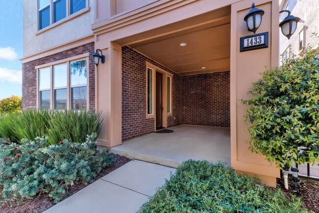 1433 Freeman Ln in Pleasanton, CA - Building Photo - Building Photo
