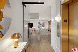 8420 W Sunset Blvd in West Hollywood, CA - Building Photo - Building Photo