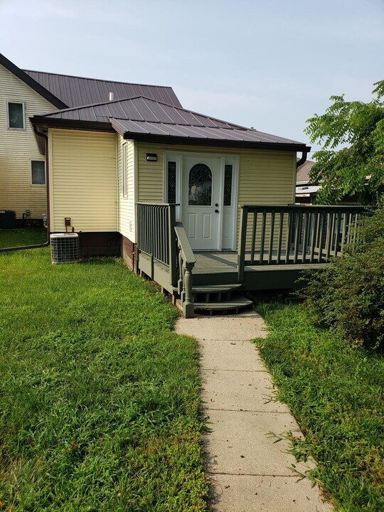 315 W Juneau St in Tomah, WI - Building Photo