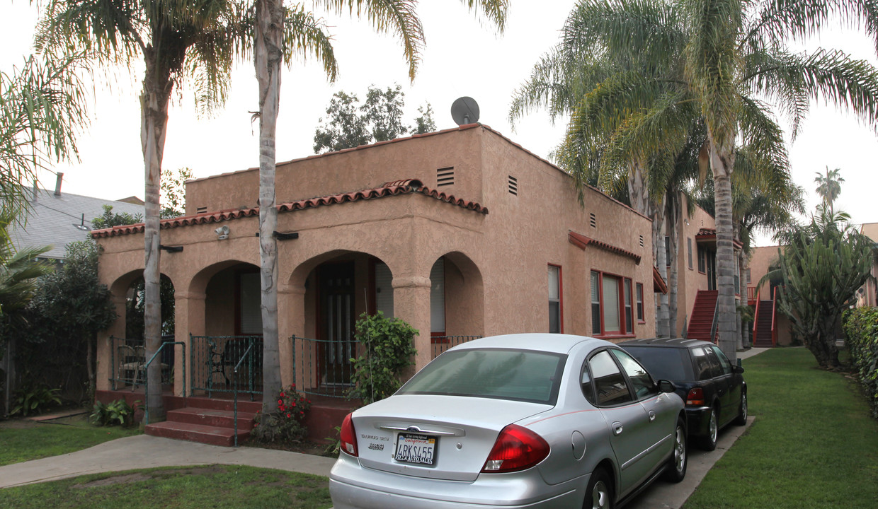 1130-1136 E 5th St in Long Beach, CA - Foto de edificio