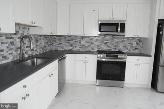 7308 Normandy Dr in Mount Laurel, NJ - Building Photo - Building Photo