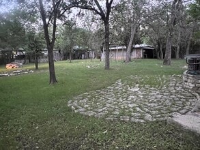 302 Dallas St in Bandera, TX - Building Photo - Building Photo