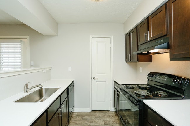 Park Terrace Apartments in Houston, TX - Building Photo - Building Photo