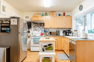 756 N 76th St in Seattle, WA - Building Photo - Building Photo