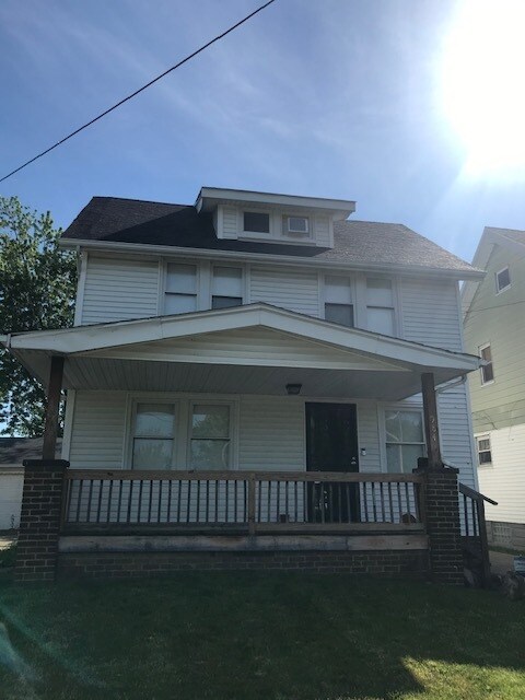 984 Rondel Rd in Cleveland, OH - Foto de edificio