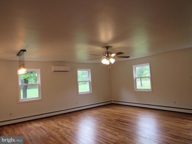 5666 Township Line Rd in Plumsteadville, PA - Building Photo - Building Photo