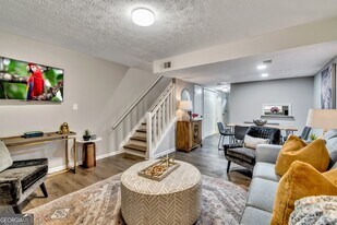 1695 Wynndowne Trail in Smyrna, GA - Building Photo