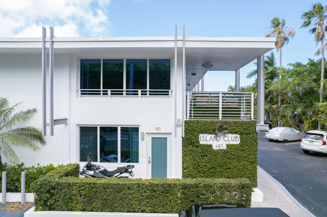 Island Club in Miami Beach, FL - Building Photo - Building Photo