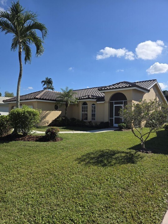 5220 Rosen Blvd in Boynton Beach, FL - Foto de edificio