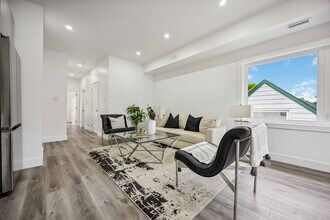 15 Burrard Rd in Toronto, ON - Building Photo - Building Photo