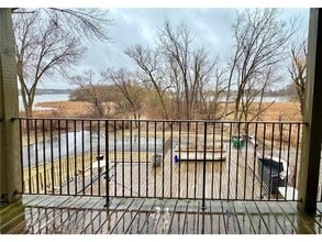 1304 W Medicine Lake Dr in Minneapolis, MN - Building Photo - Building Photo