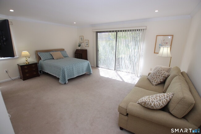 53 Hollister Way N in Glastonbury, CT - Building Photo - Building Photo