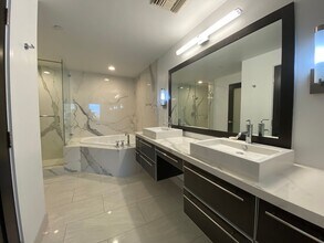 8925 W Flamingo Rd in Las Vegas, NV - Building Photo - Building Photo