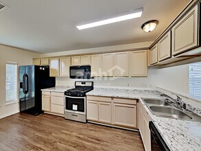 23126 N Waterlake Dr in Richmond, TX - Building Photo - Building Photo