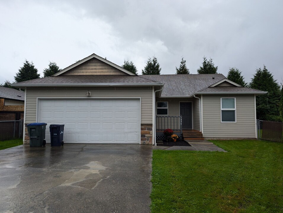 1270 Fidalgo Pl in Sedro Woolley, WA - Building Photo