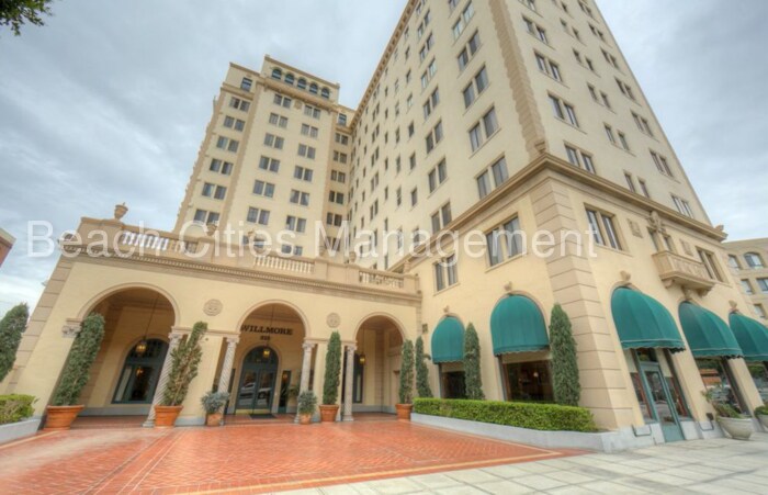 315 W 3rd St-Unit -403 in Long Beach, CA - Building Photo