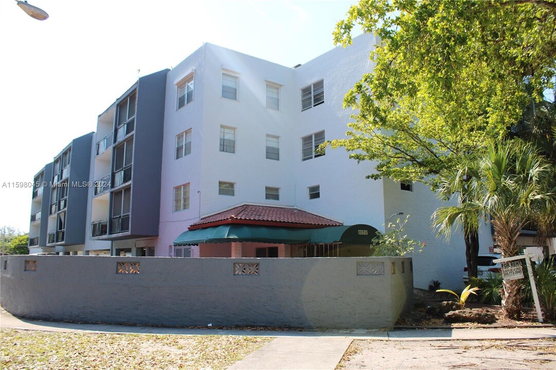 13685 NE 10th Ave in North Miami, FL - Building Photo