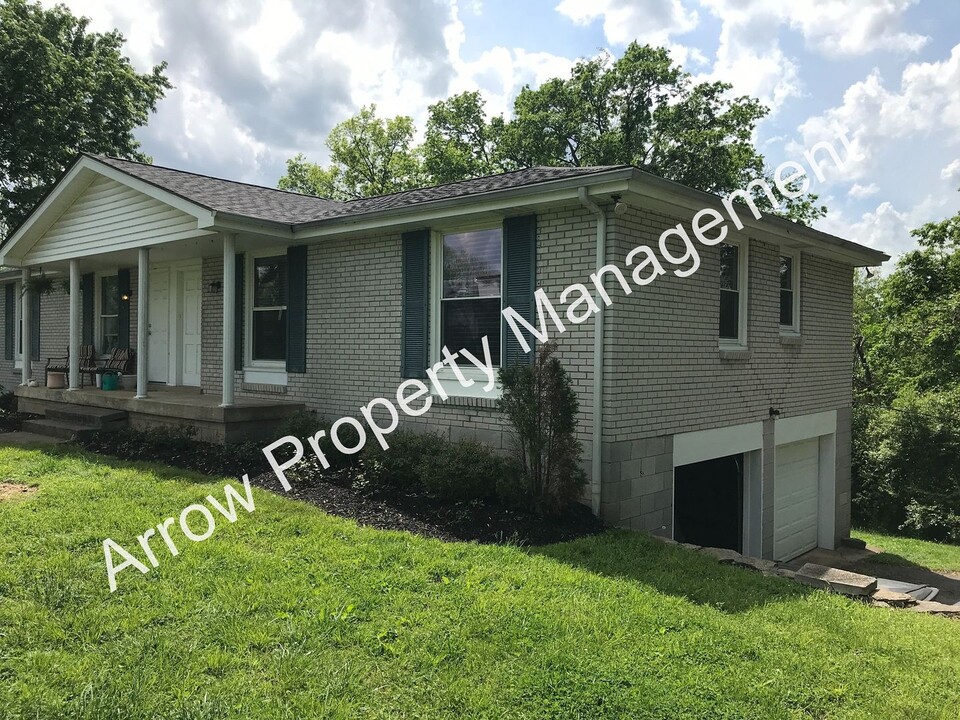 2716 Donna Hill Dr in Nashville, TN - Building Photo