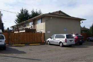 5825 Portal Way in Ferndale, WA - Foto de edificio - Building Photo