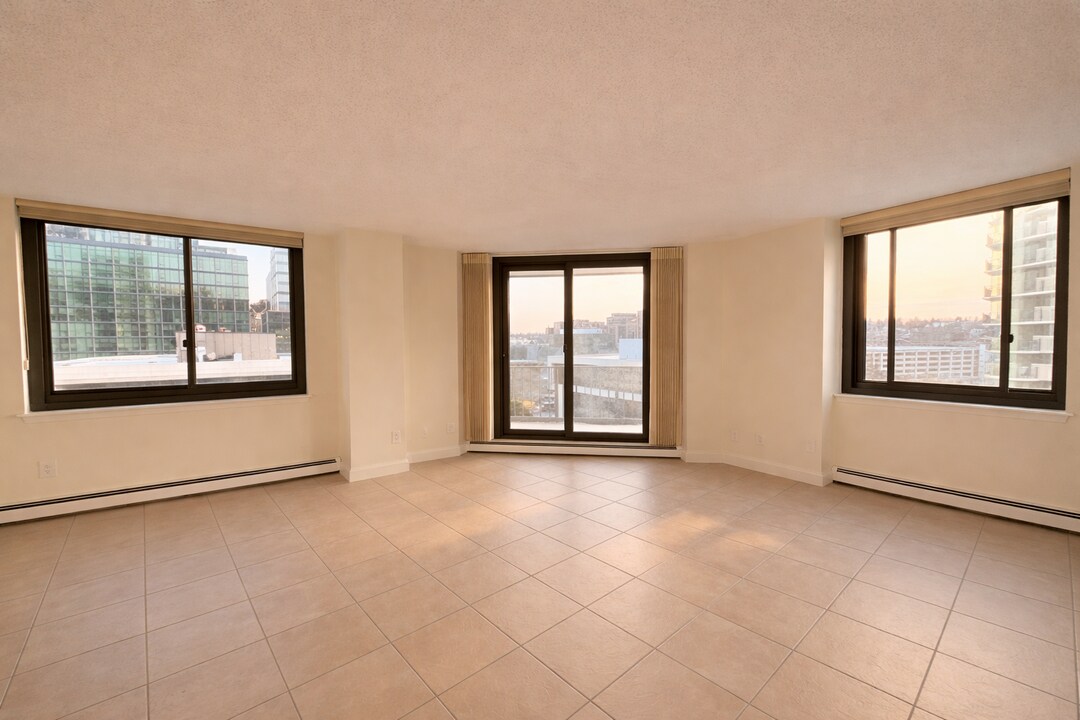 25 Rockledge Ave, Unit #718 in White Plains, NY - Building Photo