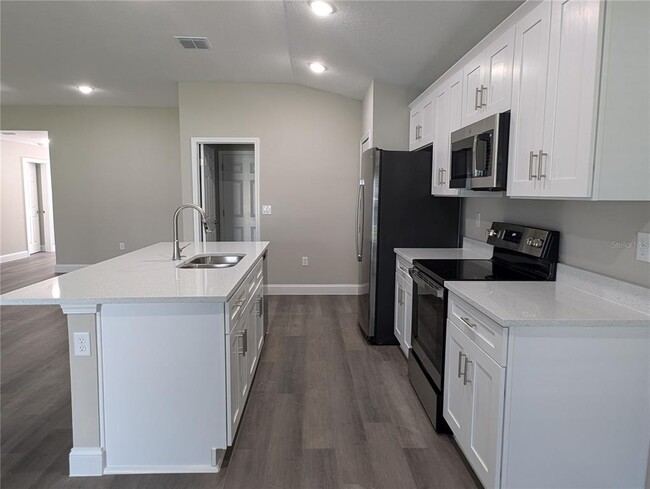203 Jessamine Ln in Lady Lake, FL - Building Photo - Building Photo