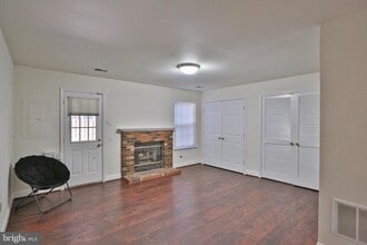 14214 Beddingfield Way in Centreville, VA - Building Photo - Building Photo