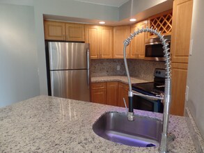 3350 Pinewalk Dr N in Fort Lauderdale, FL - Foto de edificio - Building Photo