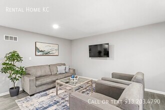 10965 Gillette St in Overland Park, KS - Building Photo - Building Photo