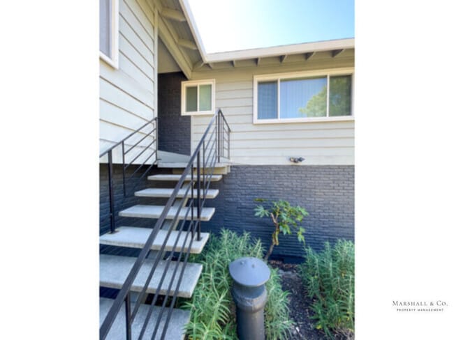 86 Elizabeth Way in San Rafael, CA - Building Photo - Building Photo