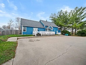 1725 Army Post Rd, Unit A in Des Moines, IA - Foto de edificio - Building Photo