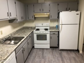 9200 Edwards Way in Hyattsville, MD - Foto de edificio - Building Photo