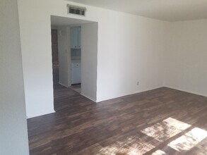 2902 Airport Rd in Colorado Springs, CO - Building Photo - Building Photo